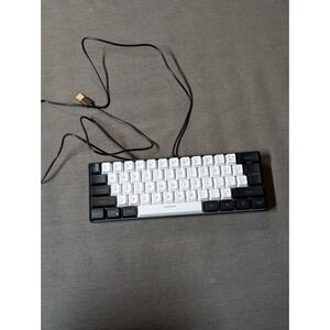 Snpurdiri V800 61-Key RGB Streamer Gaming Keyboard 60% Wired USB Black White